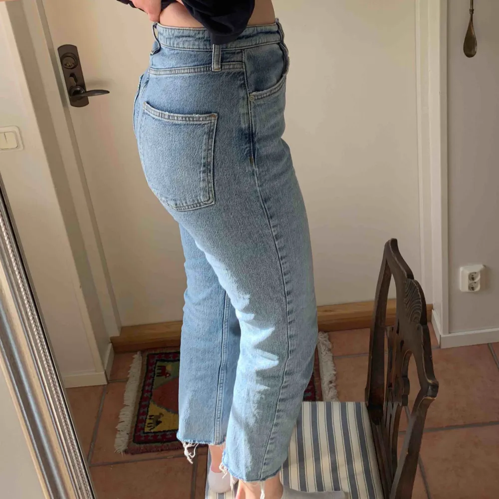 Jeans som jag köpte på ASOS från River island. Använda 2 gånger, nyskick. Storlek 36-S. Jag är 176 cm lång 🥰 Nypris runt 500-600kr. Jeans & Byxor.