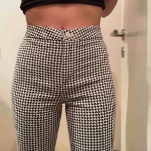  - Svart vita byxor! aldrig använda