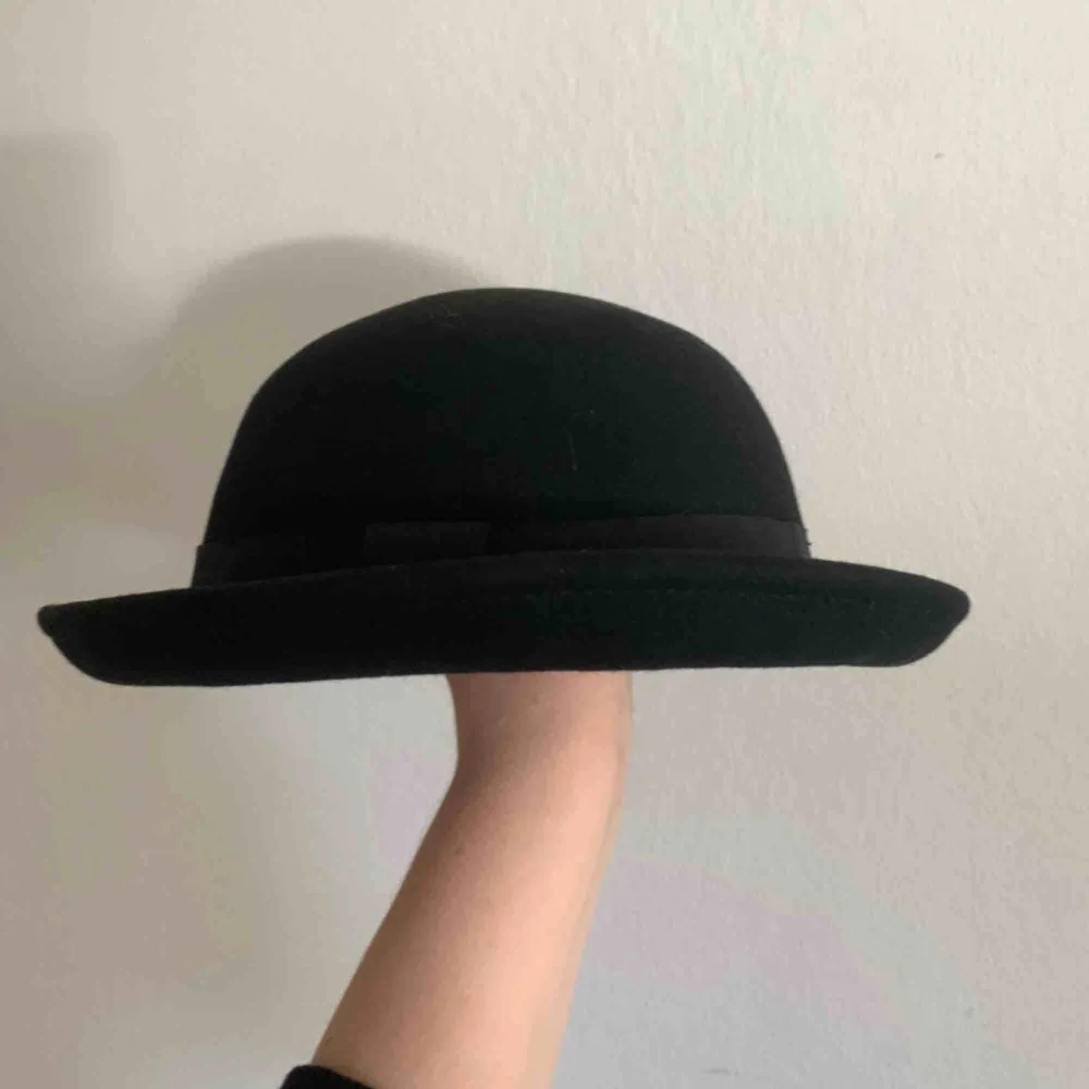 Hatt från Hm i storlek M/56. Accessoarer.