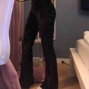  - Stora i storleken så nästan storlek S sammets tyg köparen står för frakten.