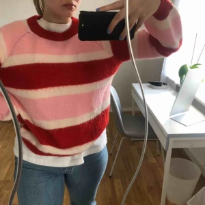  - Mysig skön stickad tröja, perfekt till våren och sommaren!