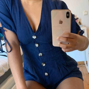  - Gullig playsuit från zara som inte kommer till användning. Perfekt till sommaren.  Frakt tillkommer 💕