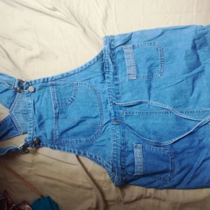 Hängselbyxor  - Bra skick. Frakt tillkommer 