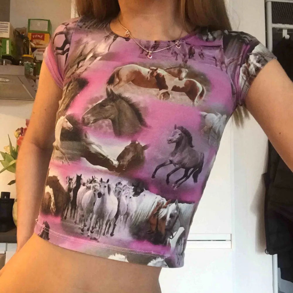 Cute T with horsessss 🐎🐴🌸💓. T-shirts.