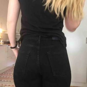 Karve jeans - Karve jeans från Carlings. Mid-rise. Använda fåtal ggr pga köpte fel strl. Frakt ingår 🧡