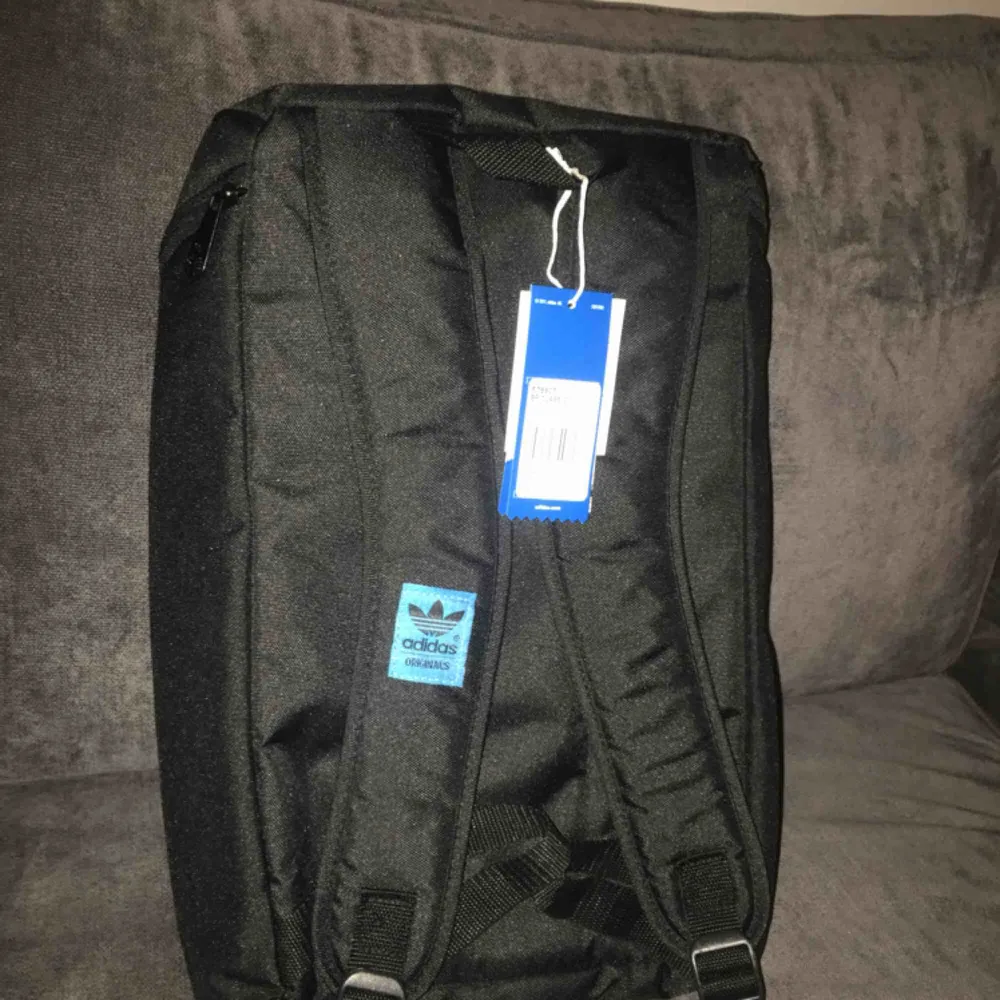 Adidas Classic backpack. Oanvänd med prislapp!  Nypris: 350kr. Väskor.
