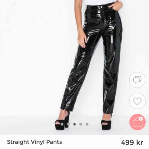  - Sviiiin snygga raka lackbyxor från Nelly!!! Säljer för att dem inte kommer till användning (VILKET DEM BORDE)  Använda vid 1tillfälle så som nya💜🤜🏼🤜🏼 skriv för eventuella frågor 