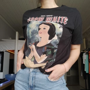 Pull&Bear Print T-Shirt - T-Shirt köpt på pull&bear för ca 1 år sedan.