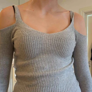  - En snygg as mjuk tröja från hollister , nästintill oanvänd ;)