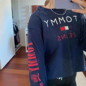  - Sjukt snygg tröja från TOMMY JEANS! passar xs-s💙💙