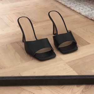  - Mules från Nakd. Endast använda på bild. frakt tillkommer 63kr 