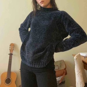  - En jättemysig stickad tröja från Gina tricot! Org pris är 350kr så det blir en riktigt bra rea!