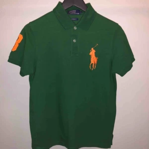  - Oanvänd Ralph Lauren pike i storlek M , priset är ej hugget i sten. Hör av er vld frågor