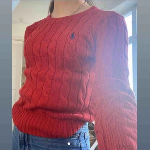  - Extremt bra pris för en polo Ralph Lauren stickad tröja i väldigt bra skick. Använd 1-2 gånger 