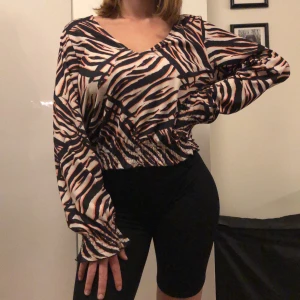 Tröja - Festlig tröja, me massa färger