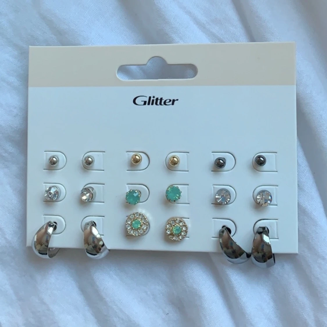 Örhängen (två bilder)