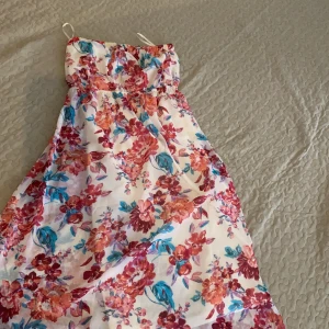 Klänning  - Klänning från vero Moda 