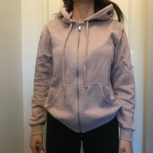 HM - Använd skön tröja, storlek M🌸 Köparen står för frakten🌸