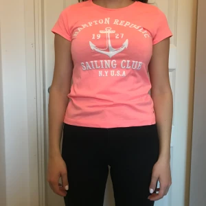 Hampton republic - Helt ny Hampton Republic t-shirt, storlek S🌸 Köparen står för frakten🌸