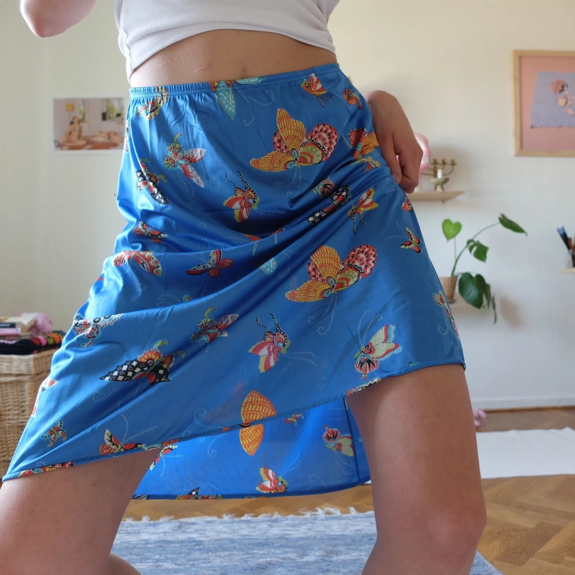 FJÄRILJSMÖNSTRAD KJOL  - 90