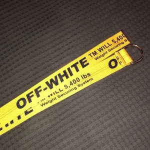 Off White Bälte  - Bästa A:A Off White bälte. Helt ny och aldrig använd. Pris kan diskuteras 