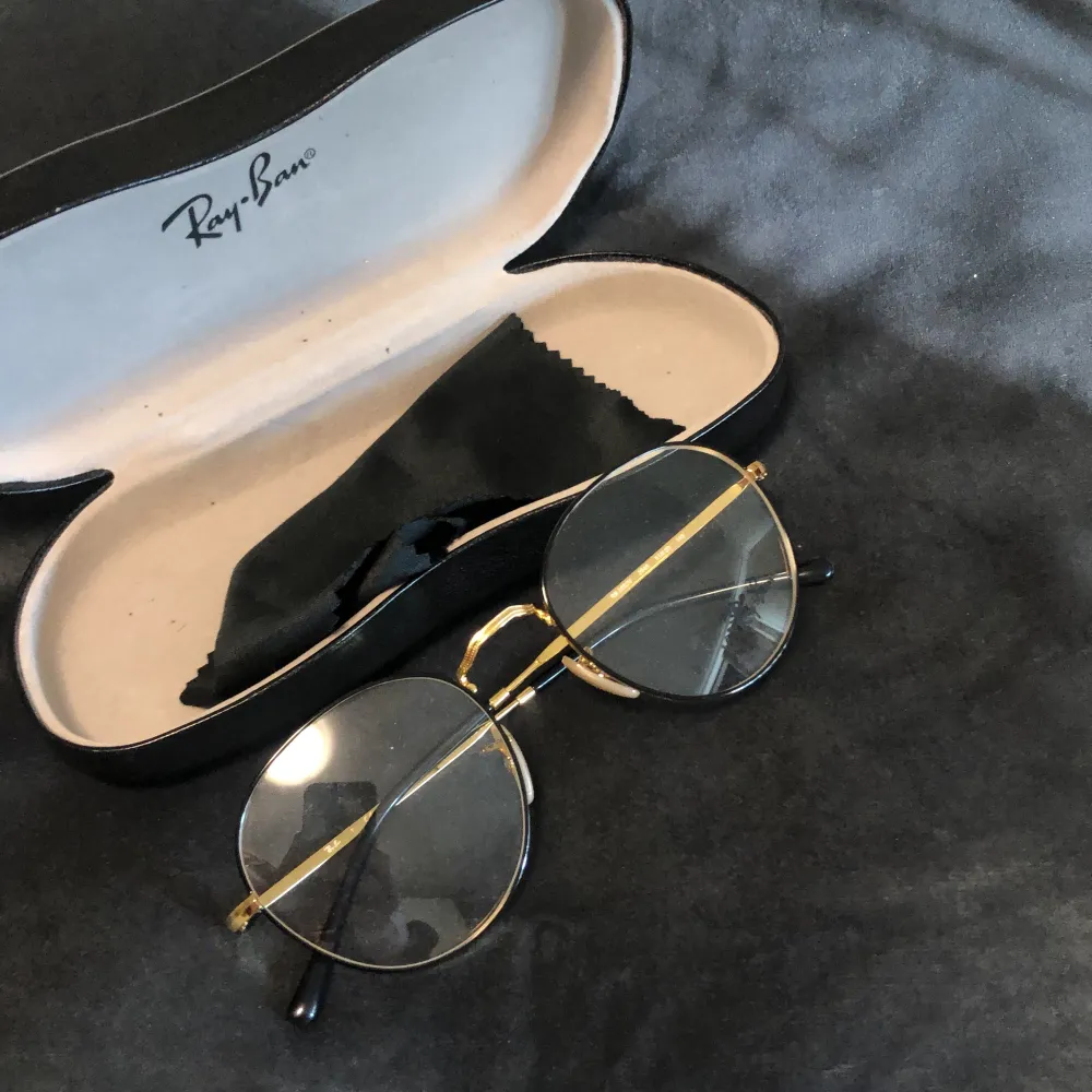 Rayban glasses, neutral lenses, little round shape. Shipping included . Accessoarer.