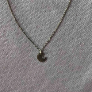  - Swipea för alla bilder! / diverse oanvända halsband i ”normallängd” på kedjan. 35 styck med frakt inräknat i priset!