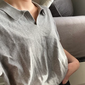 pike - En grå piketröja från h&m som endast är använd en gång. Frakt INGÅR i priset✨ Är i storlek L från herravdelningen, men jag har vanligtvis XS-S. 