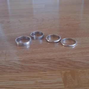 Ringar  - Säljer 4st ringar från HM som var för små för mig 