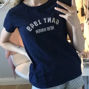 Gant tröja - Äkta gant tröja. Jätteskönt material, känns som ny✨ kan mötas i Sthlm. Köparen står för frakt, betalas via swish.