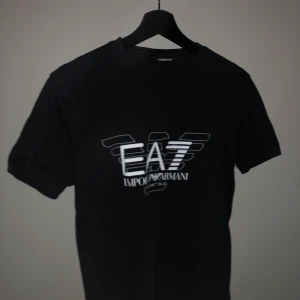 EA7 t-shirt - Storlek: S (liten)