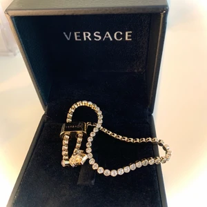 Äkta Versace armband  - Köpt för 3990, bra skick