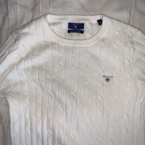 Kabelstickad Gant tröja - Knappt använd kabelstickad Gant tröja i storlek S Nypris: 1299kr 