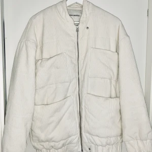 Vit Carin Wester Manchester-jacka i storlek s  - Vit Manchester-jacka från Carin Wester i storlek S (dock oversized)