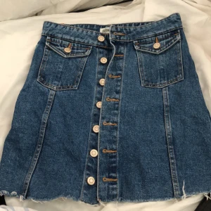 Kjol - Säljer min älsklings kjol då den är för liten. 150kr eller bud +frakt 