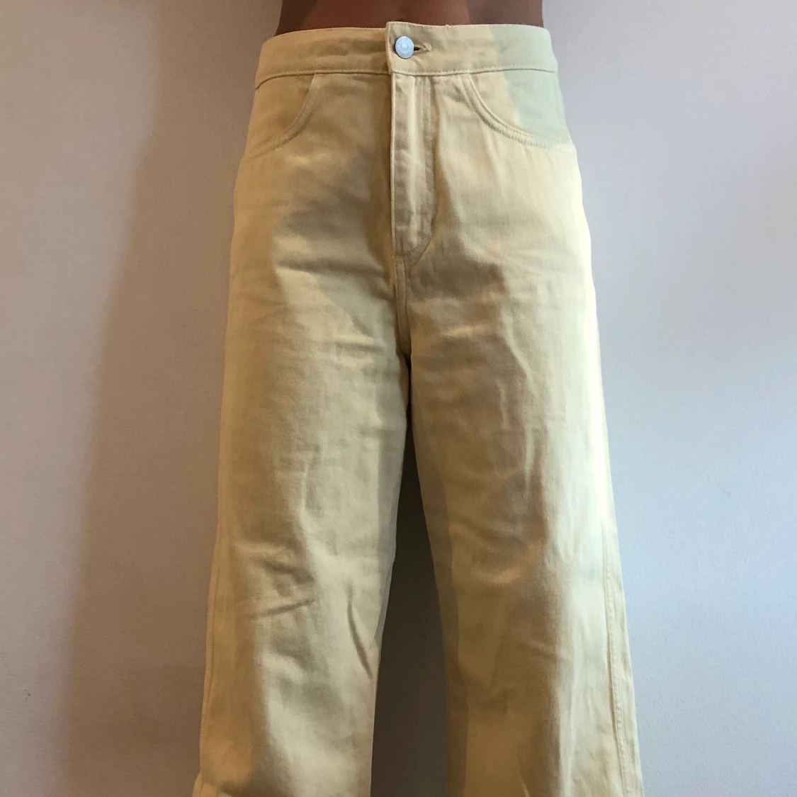 Gula jeans från weekday. Strl 36