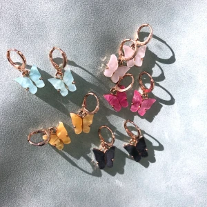 Örhängen - Helt oanvända då jag beställde fel😢 59kr/paret + frakt✌️    (Pris kan diskuteras)💘 Om du vill ha bättre bilder är det bara att skriva💕