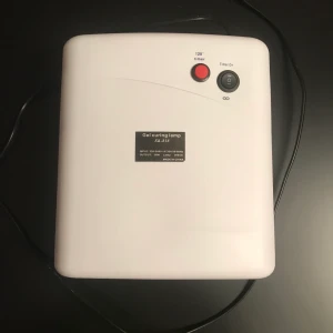 Säljer en UV Lampa  - Säljer en större vit UV-lampa då den inte kommer till användning. Den saknar ett lysrör därav priset. Lampan har en timer och fast funktion, alltså att den lyser tills du stänger av den. Funkar i övrigt bra! Färdigpackad och redo att skickas!