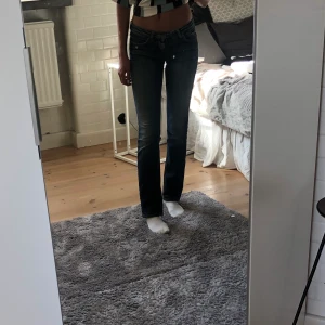 Acne jeans - Lågmidjade super snygga acne jeans. Tyvärr för små för mig! 300kr ink frakt eller bud!🥰