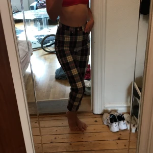 Vintage byxor  - Jättefina vintage byxor! Höga i midjan och sitter perfekt, säljes då de inte kommer till användning. Perfekt skick. Köpare står för frakt 