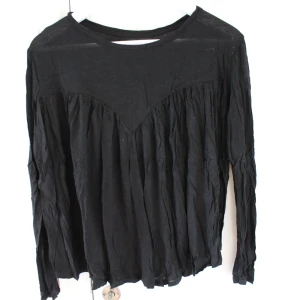 Svart topp - Svart topp. Köparen står för frakt 🤍