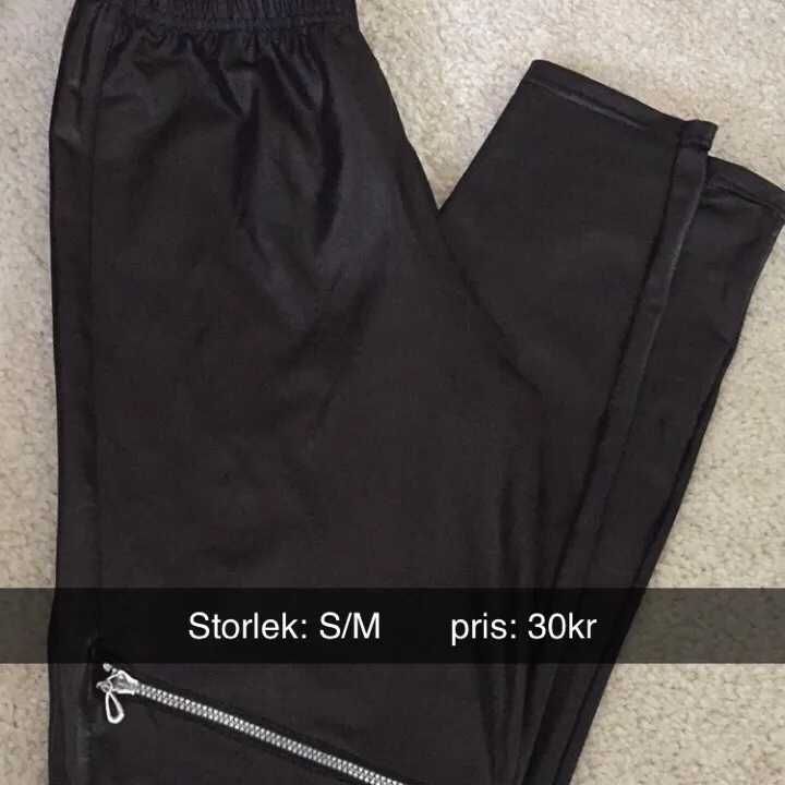 Storlek S/M. Jeans & Byxor.
