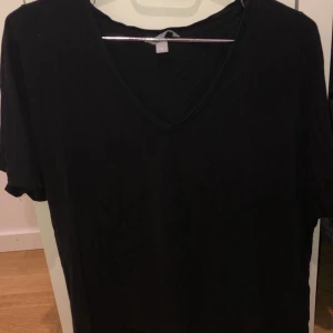 Svart tröja  - Svart tröja från Åhléns. Använd ett par gånger bara. Frakten står ni för (63kr)