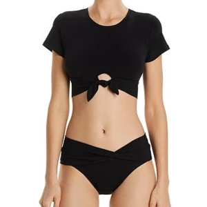 Söker svart t-shirt bikini - Söker en svart t-shirt bikini 