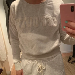 Hunkydory Sweater - En ljus gråmelerad Sweater från Hunkydory. Använd ett fåtal gånger. Storlek S. Nypris 899kr. Frakt tillkommer