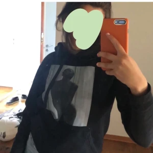 The cool elephant hoodie - Säljer min cool the elephant hoodie då den ej kommer till anvädning! ❌SKRIV EJ OM DU INTE ÄR INTRESSERAD, DEN ÄR KVAR TILLS JAG MARKERAR SÅLD❌  bud:230kr