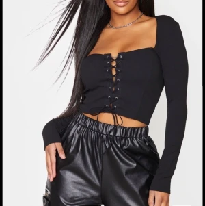 Supersnygg tröja - Tröja från pretty little thing, aldrig använd. 