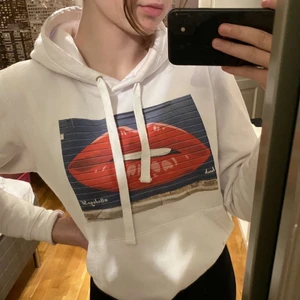 Fett snygg Hoodie - Hoodie från The Cool Elephant. Knappt använd. Storlek XS. Nypris 590kr