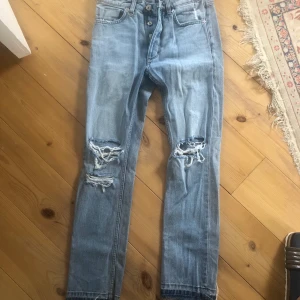 Neuw jeans oanvända storlek 24 - Jeans som använts ca 4 gånger. Märket Neuw.  Kostade ca 549:- vid inköp. 