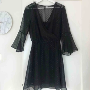  - En prickig meshklänning från HM i storlek 38💕💕